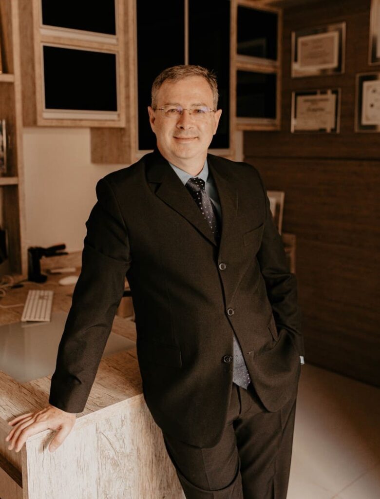 Dr. Marcel Pierobon Neurocirugião